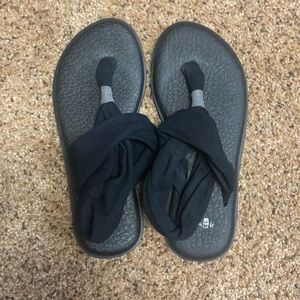Sanuk women’s size 6 yoga mat shoe